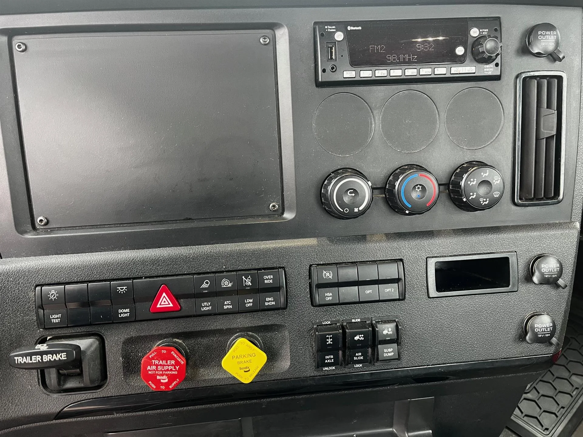 2023 Freightliner Cascadia in Twin Cities, MN — photo 4