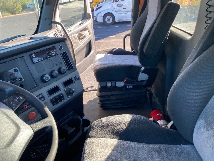 2021 Freightliner Cascadia in Phoenix, AZ — photo 10