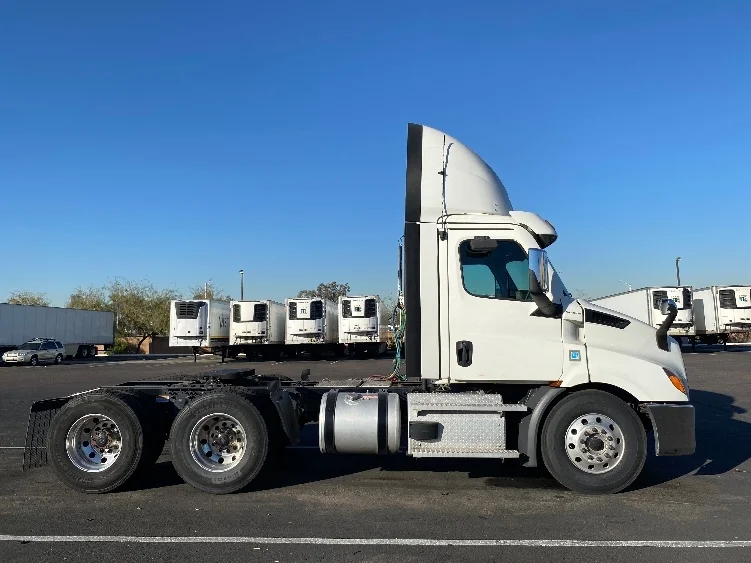 2021 Freightliner Cascadia in Phoenix, AZ — photo 8