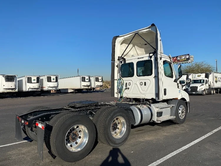 2021 Freightliner Cascadia in Phoenix, AZ — photo 7
