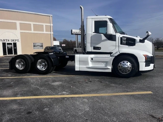 2026 Mack Pinnacle in Lowell, AR — photo 4