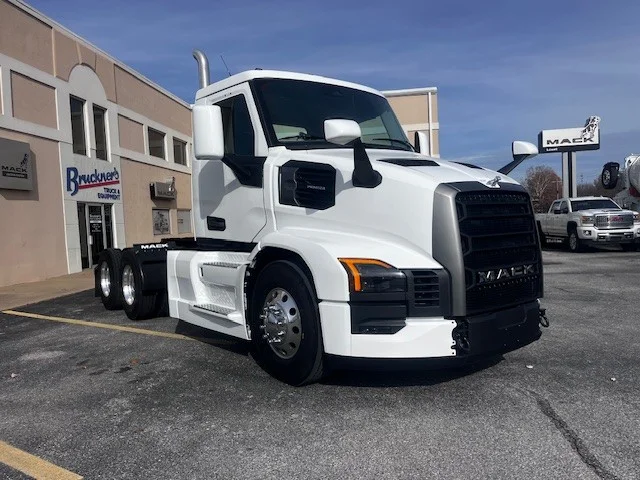 2026 Mack Pinnacle in Lowell, AR — photo 3