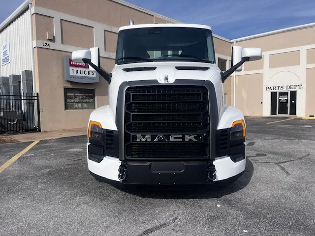 2026 Mack Pinnacle in Lowell, AR — photo 2