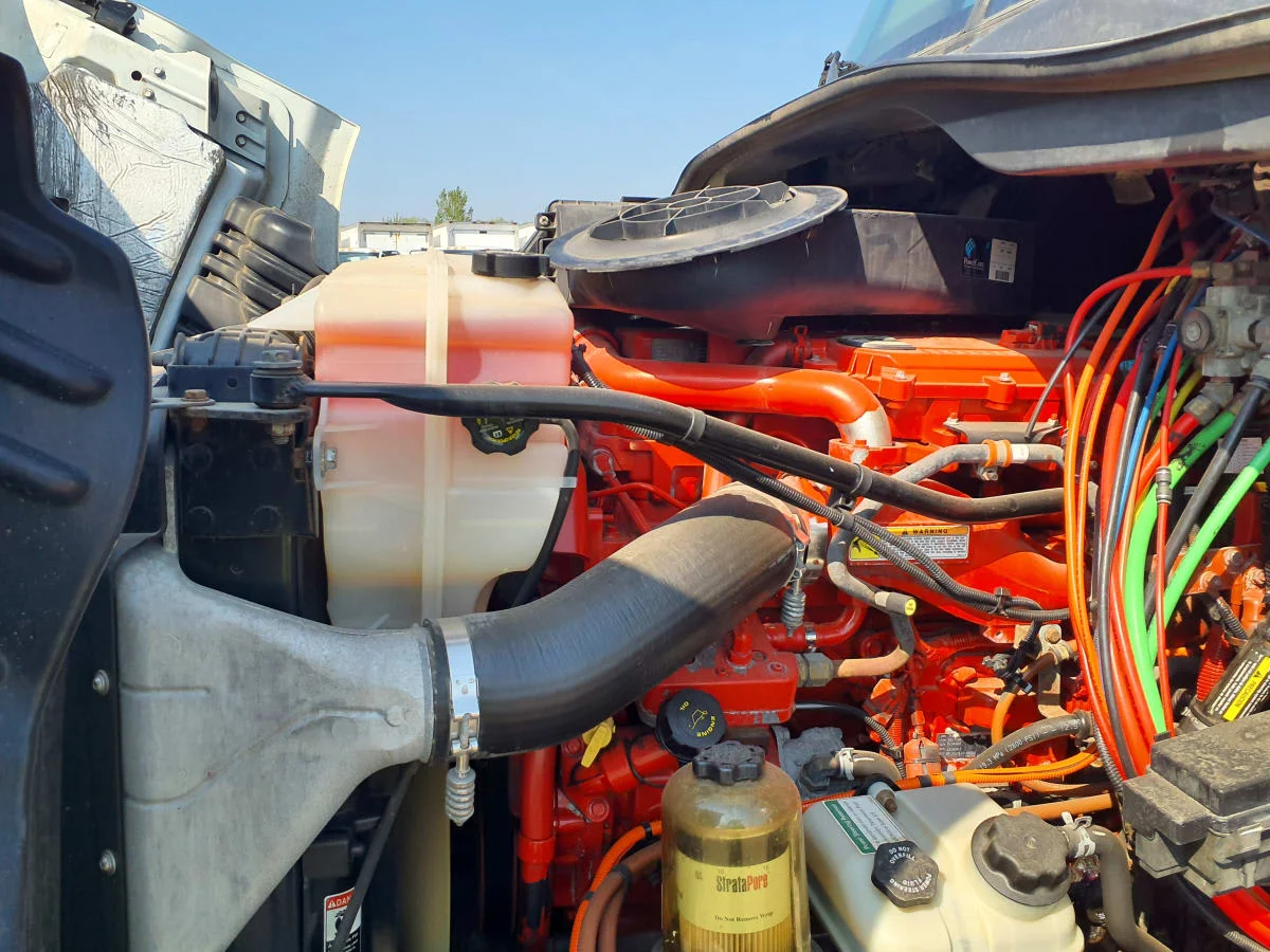 2016 Freightliner Cascadia - image 8