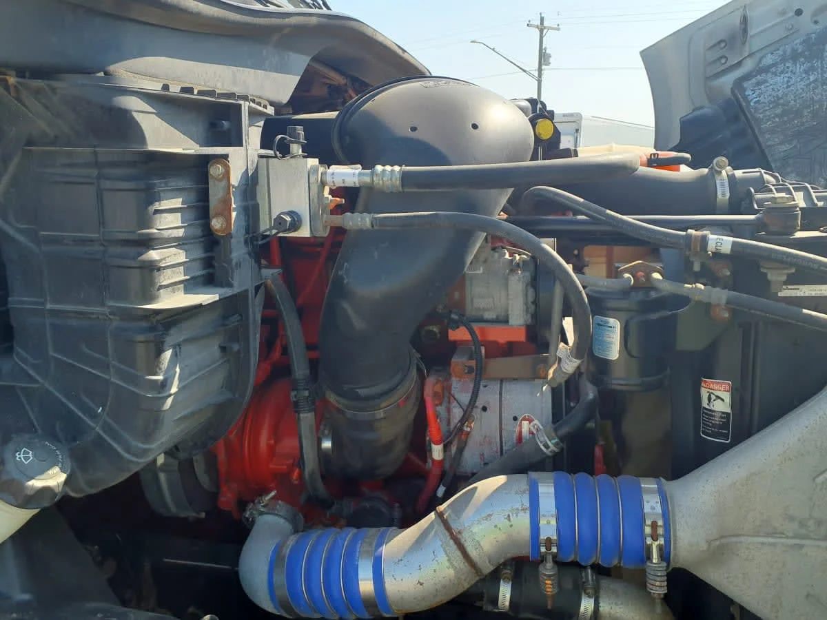 2016 Freightliner Cascadia - image 13