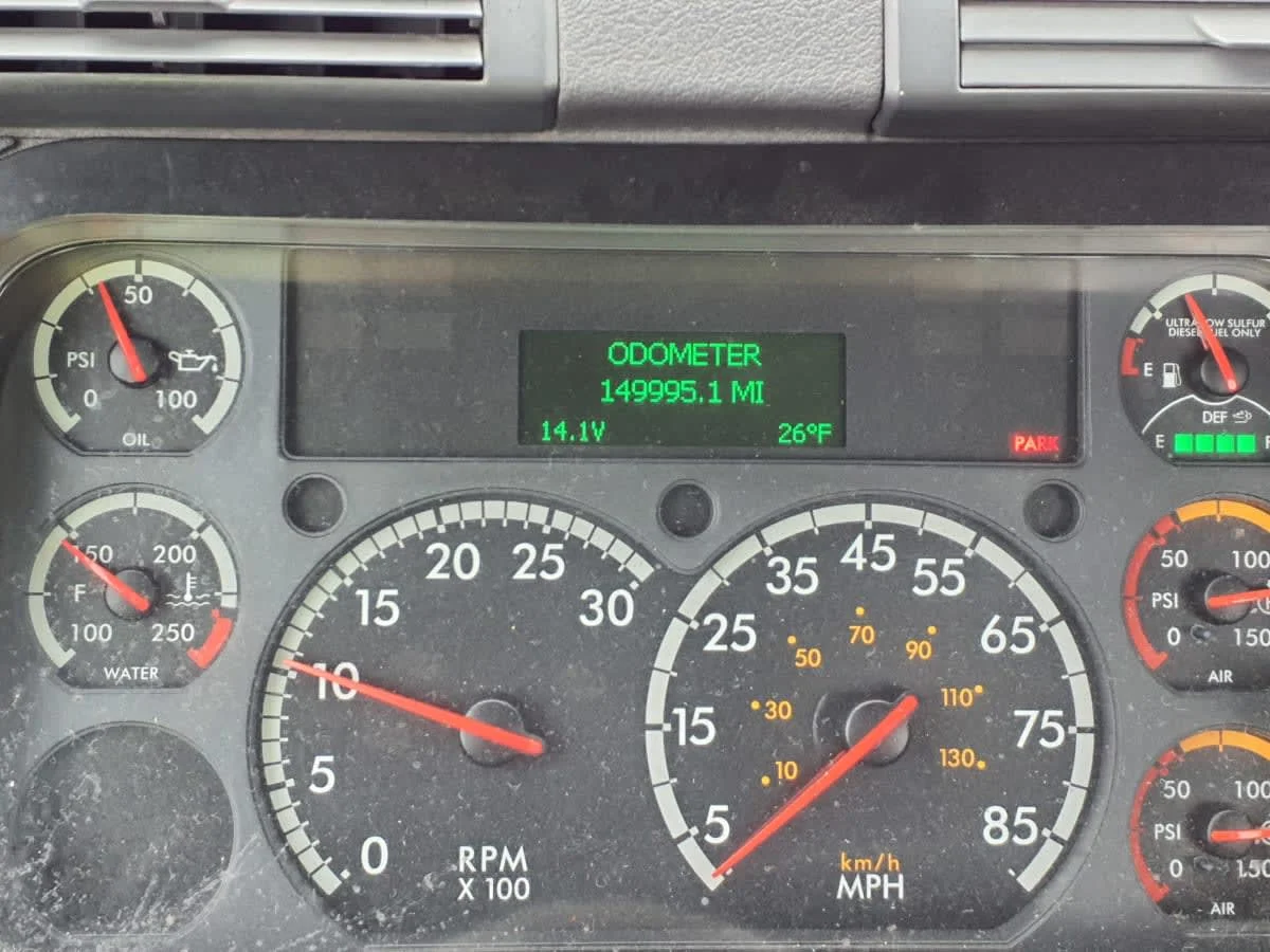 2016 Freightliner Cascadia - image 11