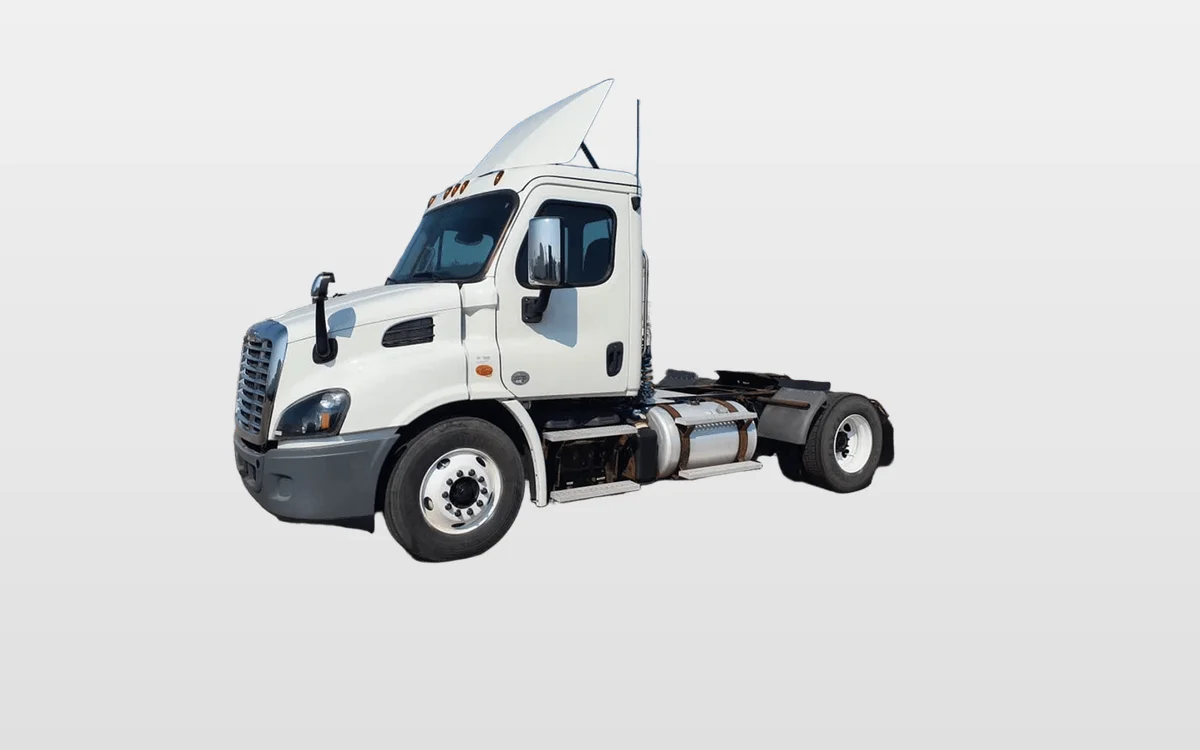 2016 Freightliner Cascadia - image 1
