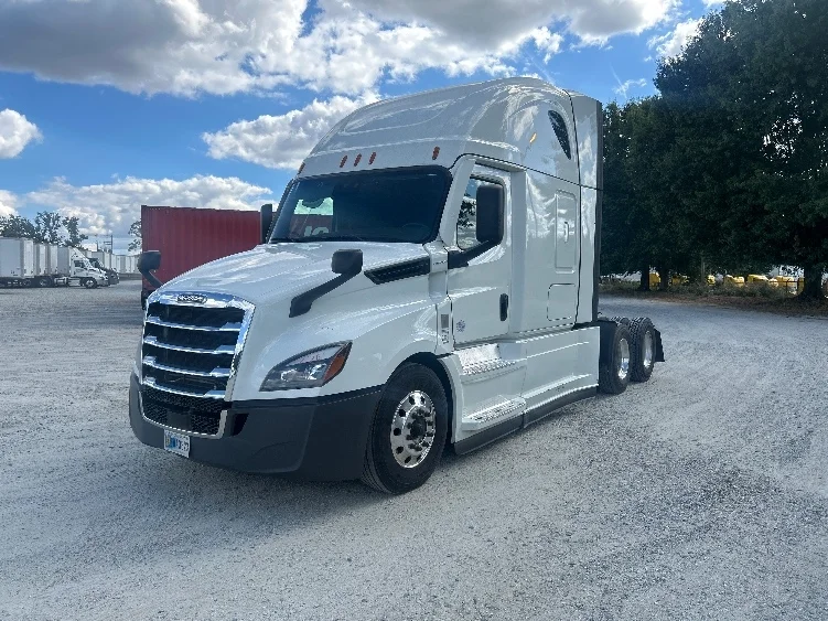2021 Freightliner Cascadia in Greensboro, NC — photo 3
