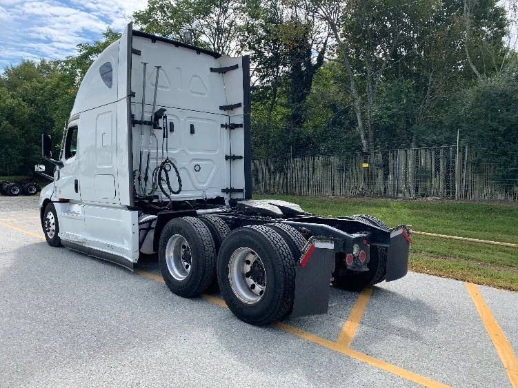 2021 Freightliner Cascadia in Greensboro, NC — photo 5