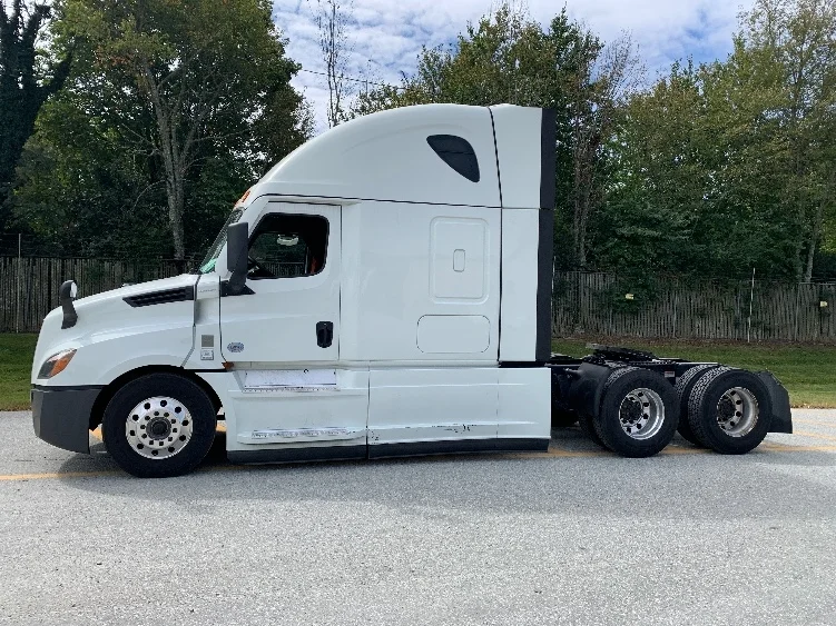 2021 Freightliner Cascadia in Greensboro, NC — photo 4
