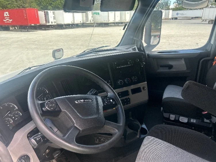 2021 Freightliner Cascadia in Greensboro, NC — photo 10