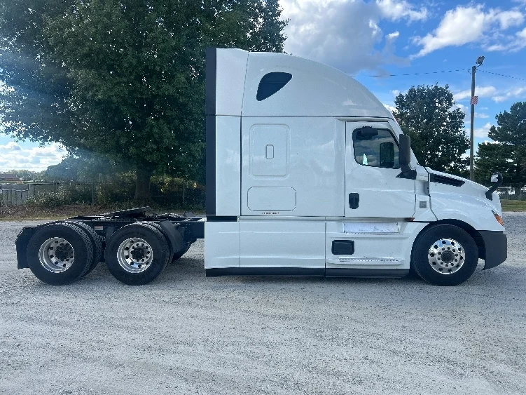 2021 Freightliner Cascadia in Greensboro, NC — photo 8