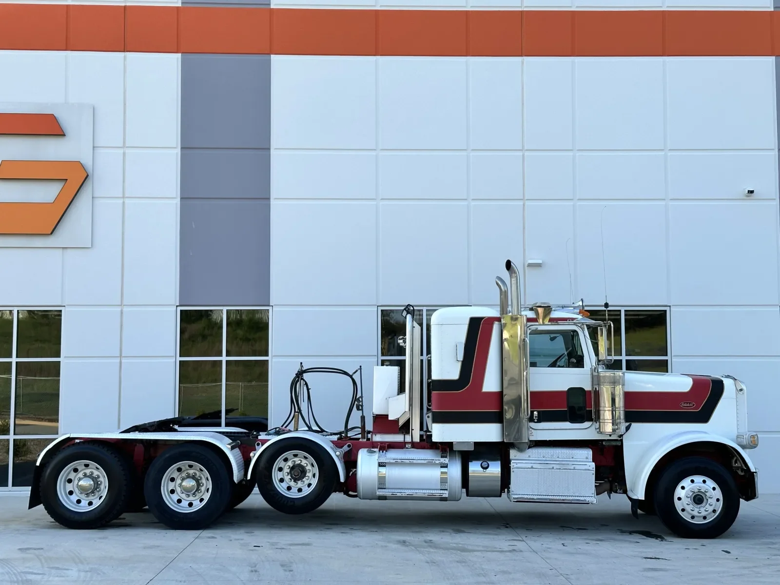 2012 Peterbilt 388 in Greer, SC — photo 3