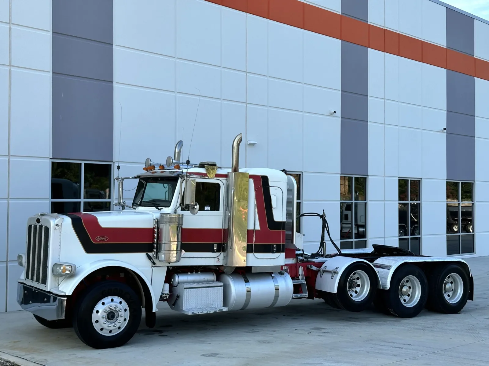 2012 Peterbilt 388 in Greer, SC — photo 2