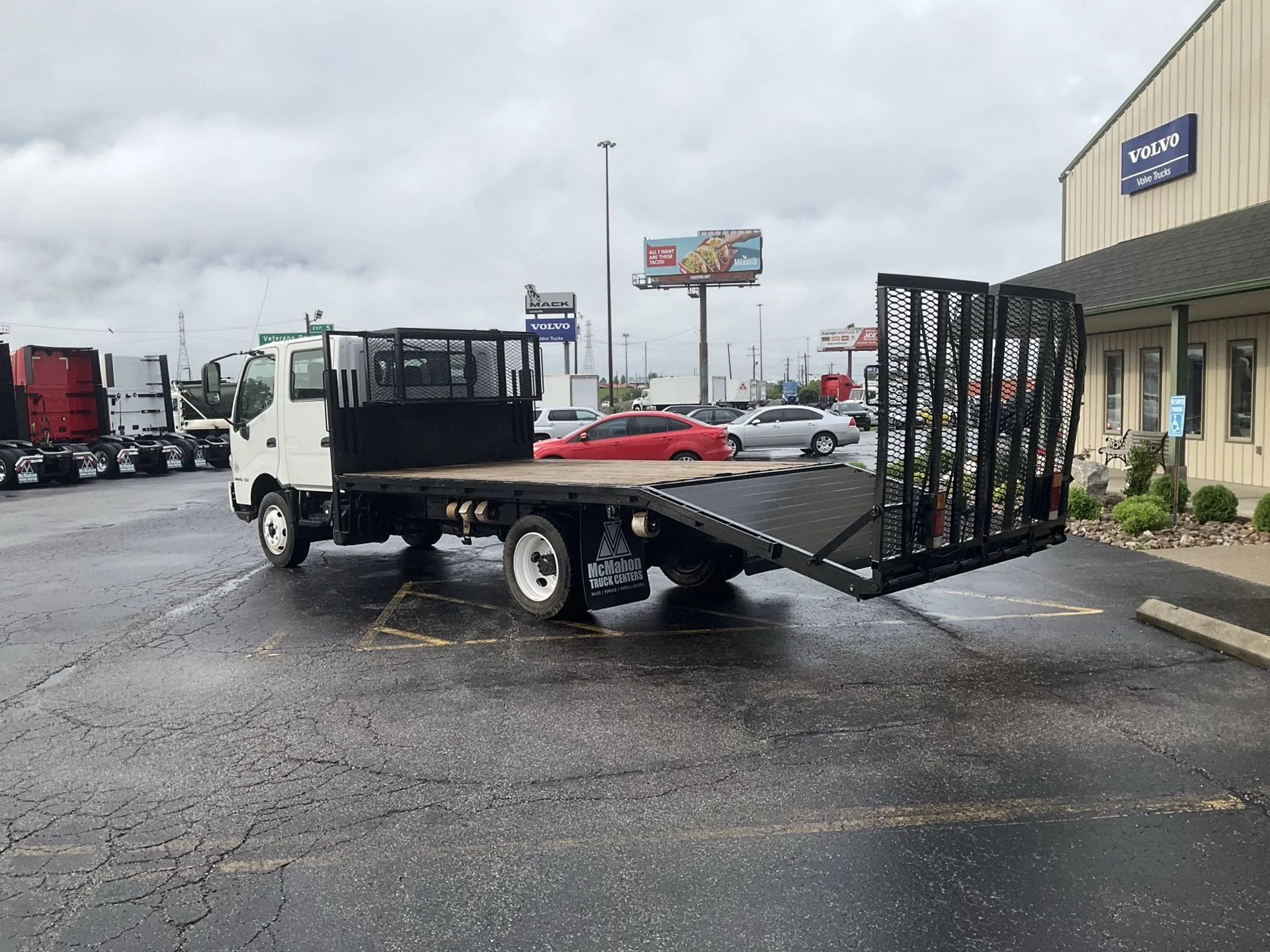 2019 Hino 195 in Clarksville, IN — photo 7