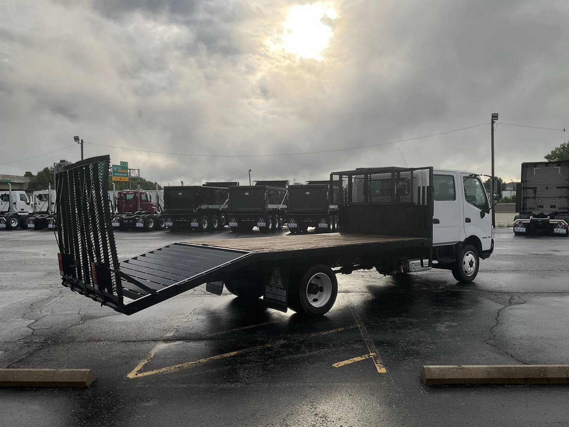 2019 Hino 195 in Clarksville, IN — photo 5