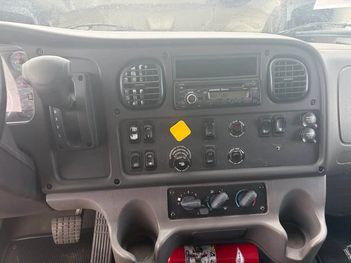 2017 Freightliner M2 106 in Syracuse, NY — photo 13