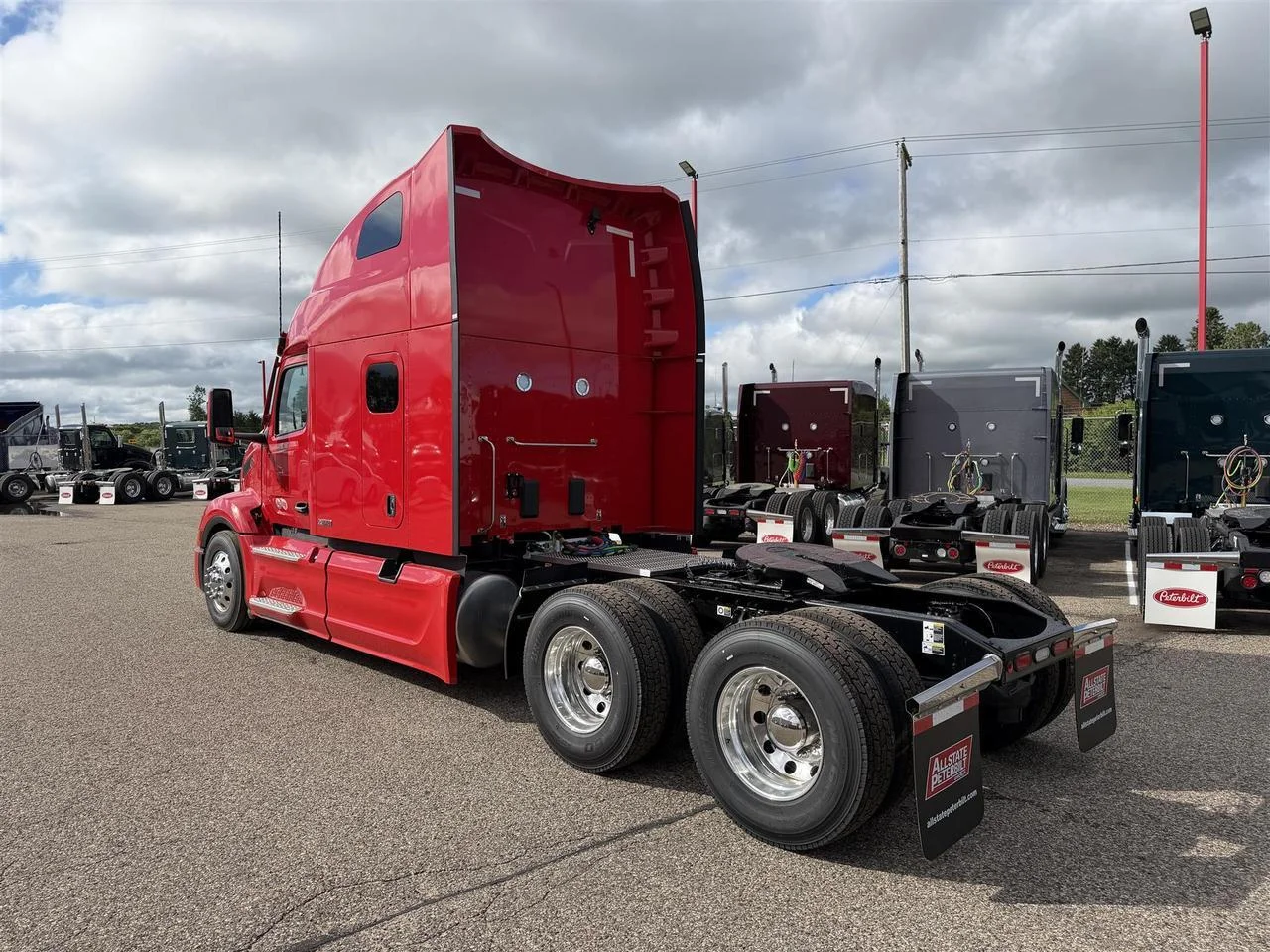 2027 Peterbilt 579 in Eau Claire, WI — photo 2