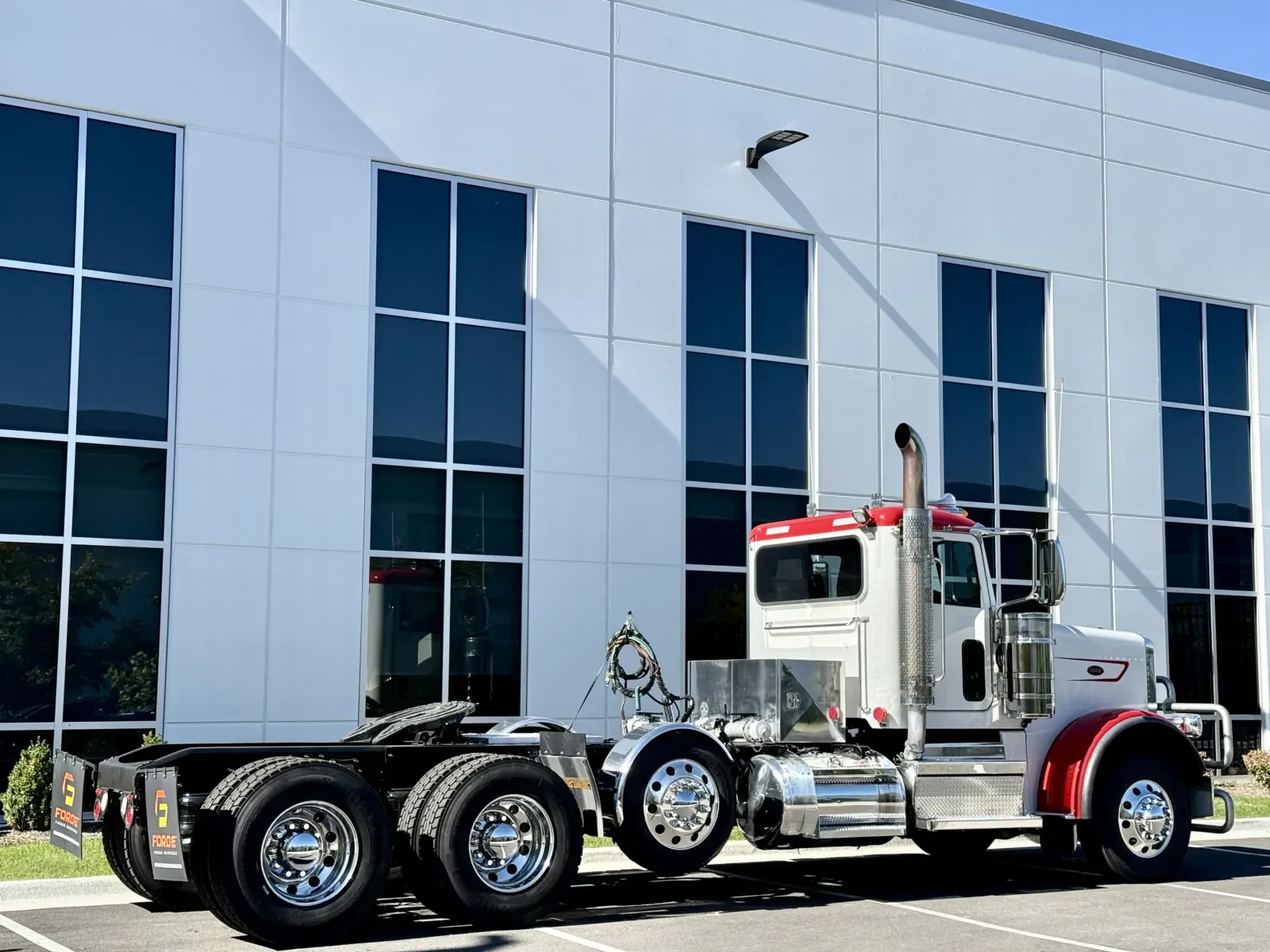 2023 Peterbilt 389 in New Lenox, IL — photo 5
