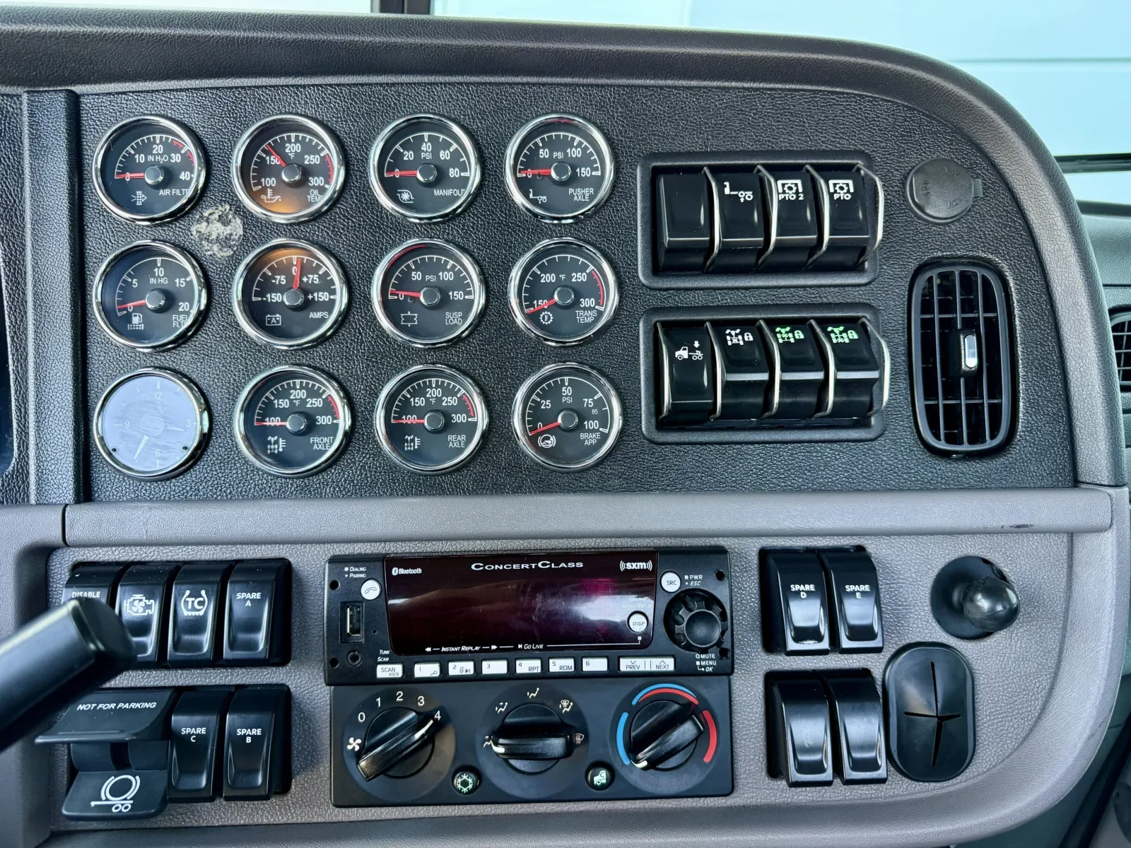 2023 Peterbilt 389 in New Lenox, IL — photo 18