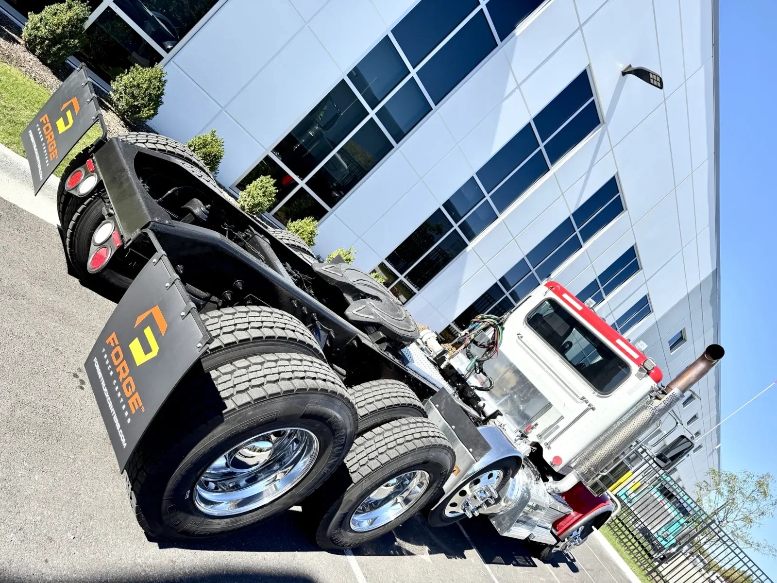2023 Peterbilt 389 in New Lenox, IL — photo 11