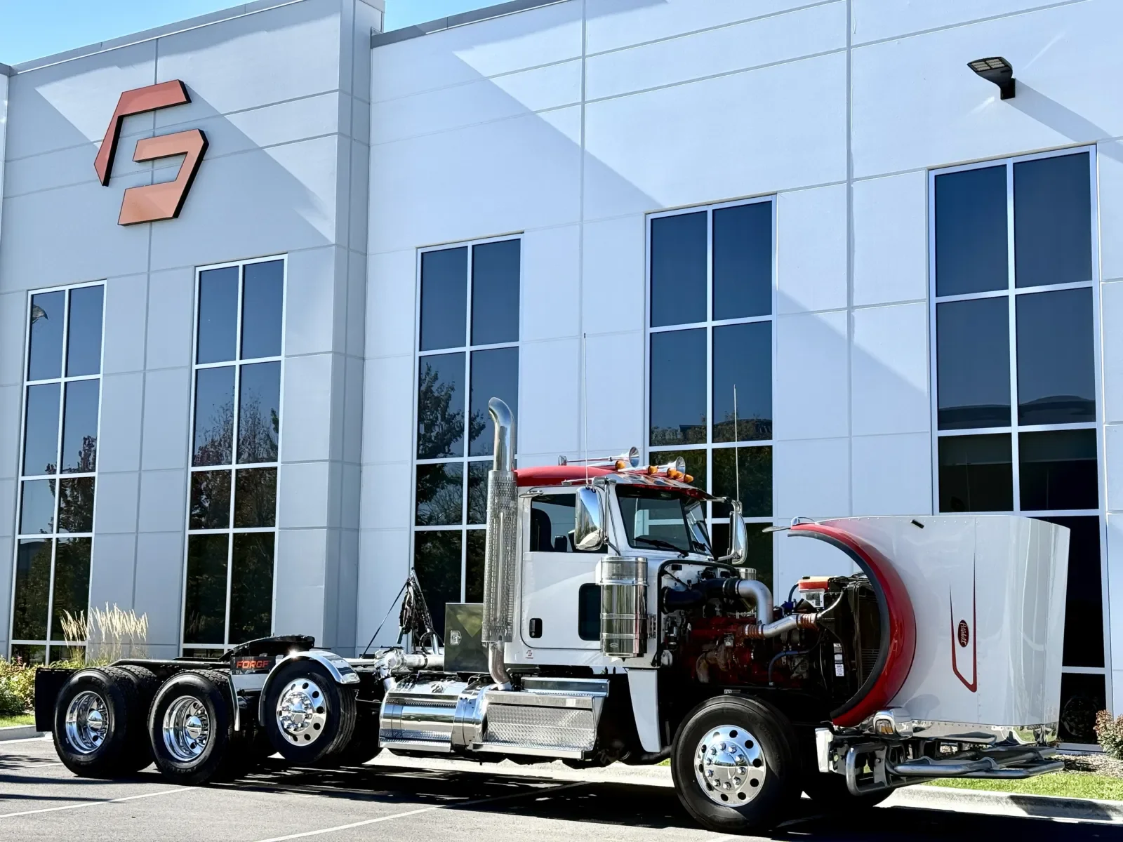 2023 Peterbilt 389 in New Lenox, IL — photo 9