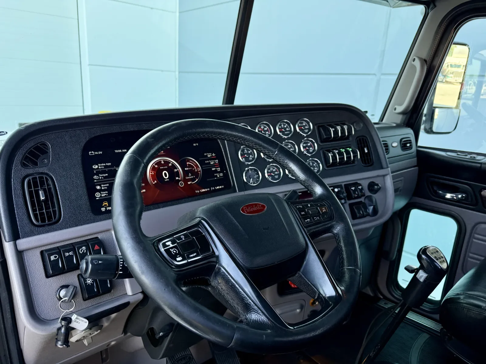 2023 Peterbilt 389 - image 15