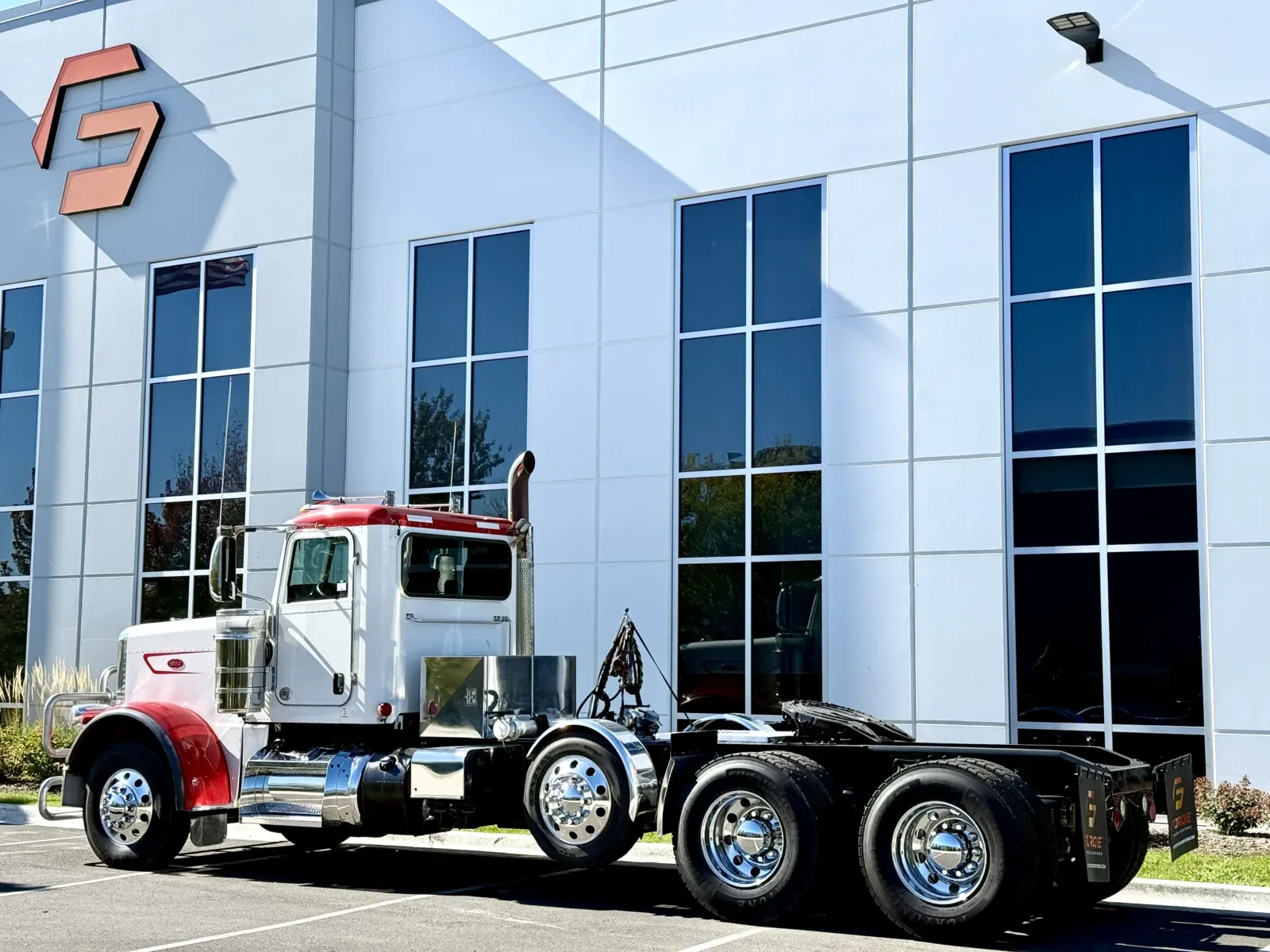 2023 Peterbilt 389 in New Lenox, IL — photo 6