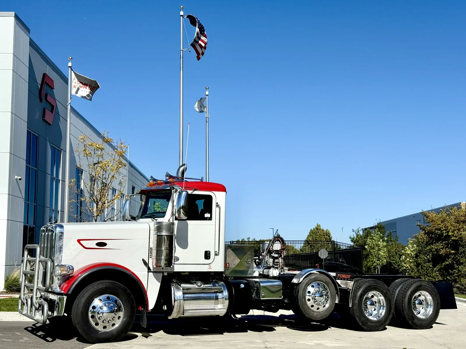 2023 Peterbilt 389 in New Lenox, IL