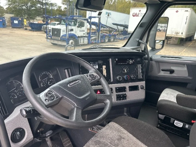 2022 Freightliner Cascadia - image 10