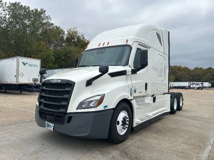 2022 Freightliner Cascadia - image 3