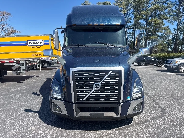 2020 Volvo VNL 760 - image 2
