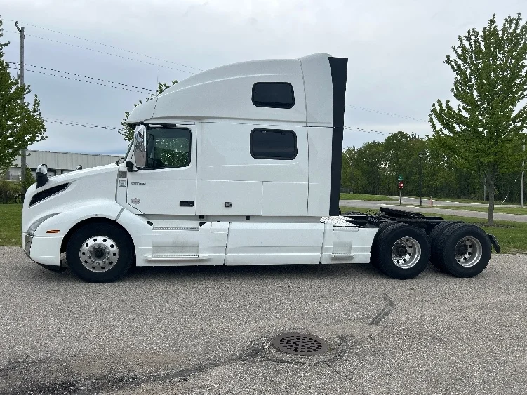 2023 Volvo in Lansing, MI — photo 4