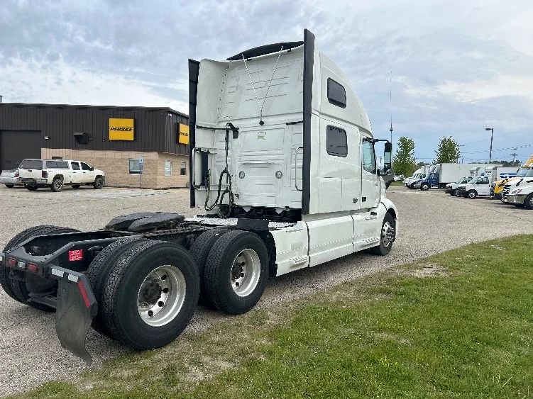 2023 Volvo in Lansing, MI — photo 7