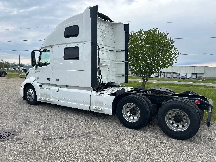 2023 Volvo in Lansing, MI — photo 5