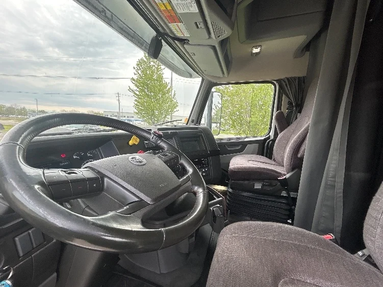 2023 Volvo in Lansing, MI — photo 10