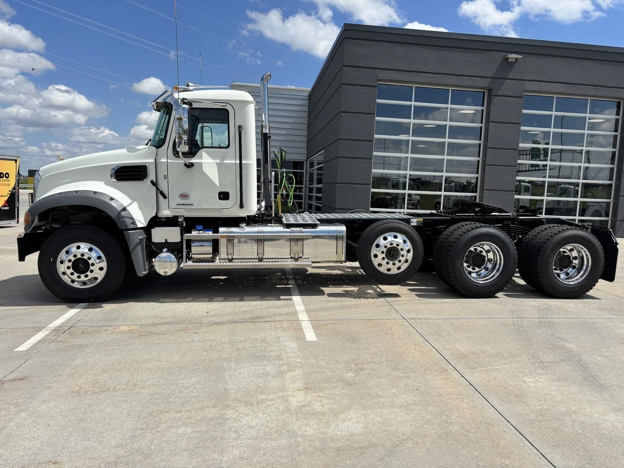 2027 Mack — photo 2