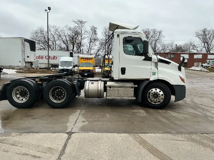 2020 Freightliner Cascadia in Monmouth Junction, NJ — photo 8
