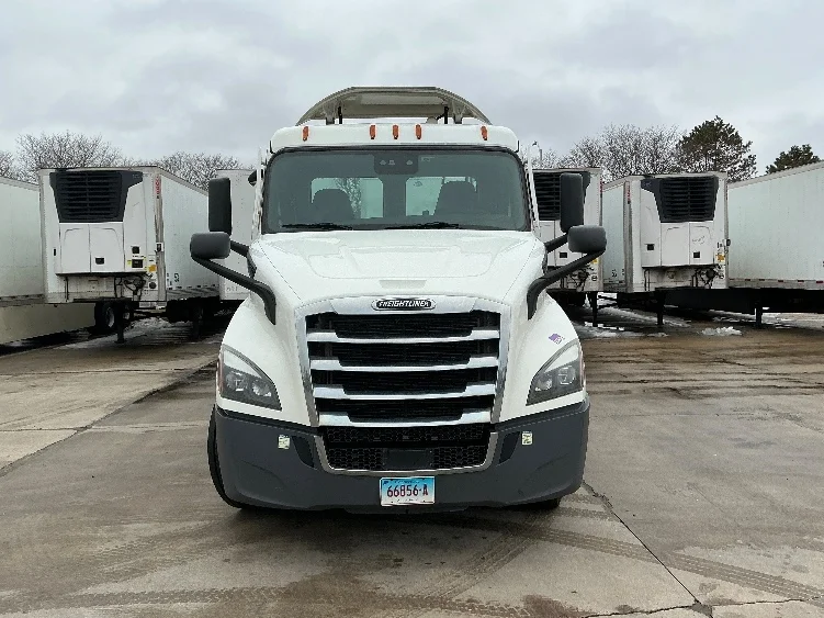 2020 Freightliner Cascadia in Monmouth Junction, NJ — photo 2
