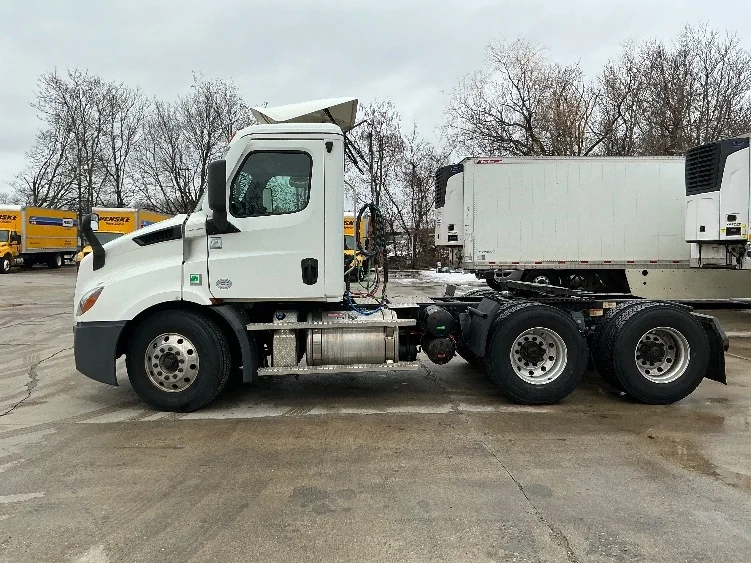 2020 Freightliner Cascadia in Monmouth Junction, NJ — photo 4