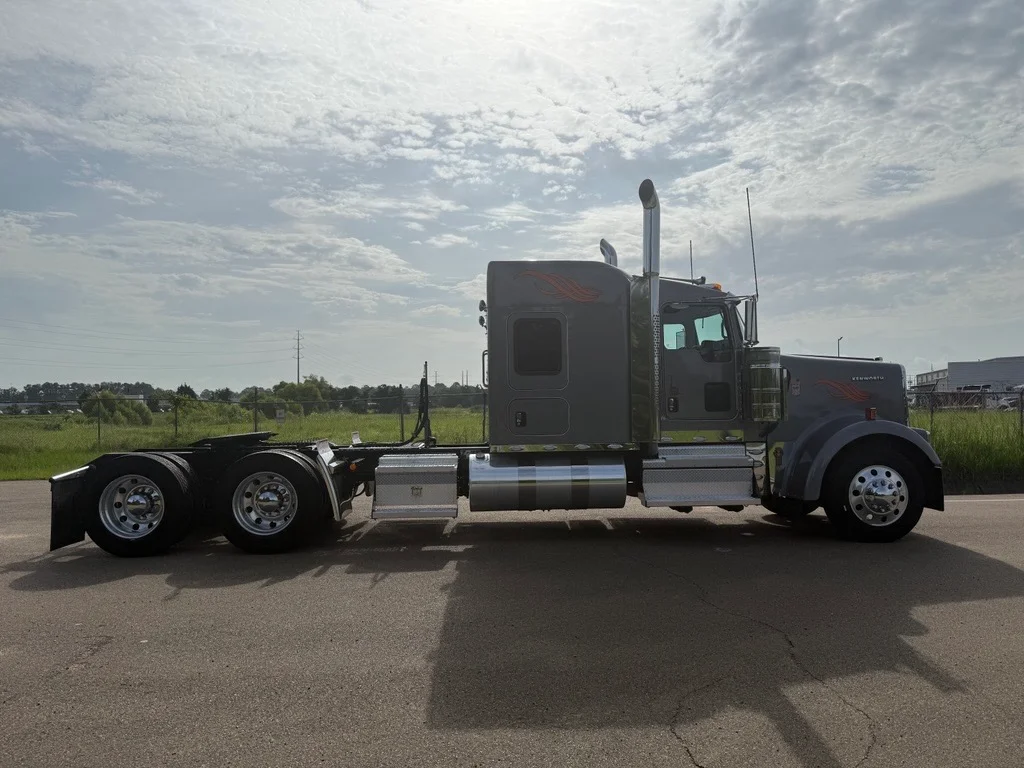 2025 Kenworth W900 in Jackson, MS — photo 5