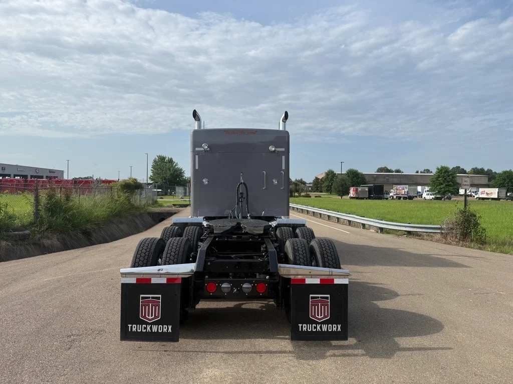 2025 Kenworth W900 in Jackson, MS — photo 7