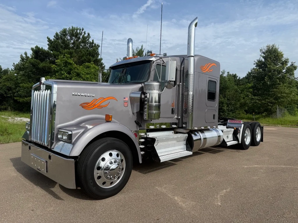 2025 Kenworth W900