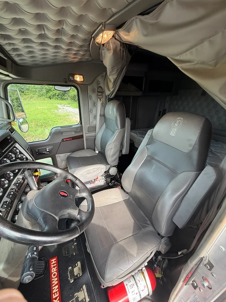 2025 Kenworth W900 in Jackson, MS — photo 9