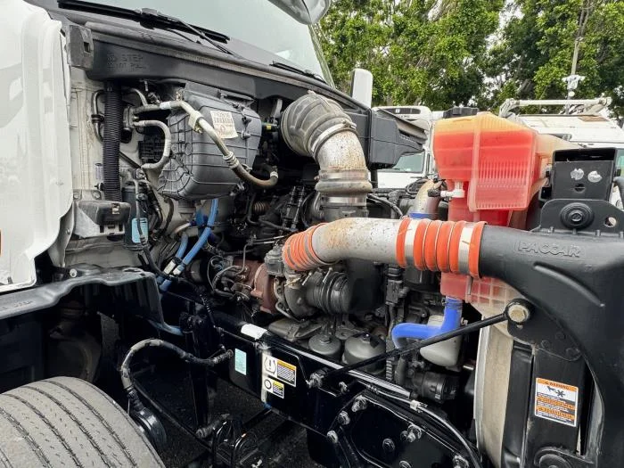 2021 Peterbilt 579 - image 11