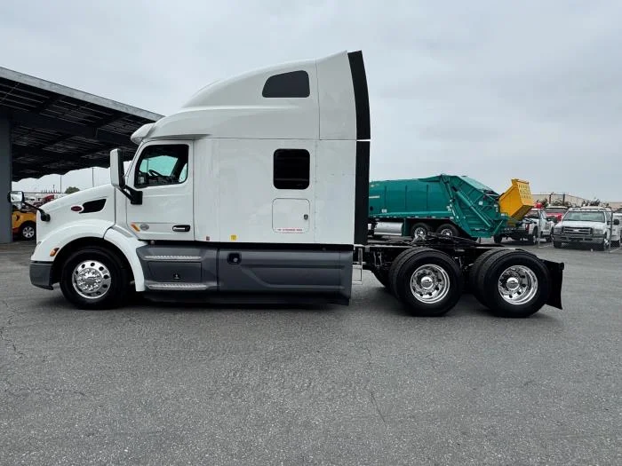 2021 Peterbilt 579 - image 9