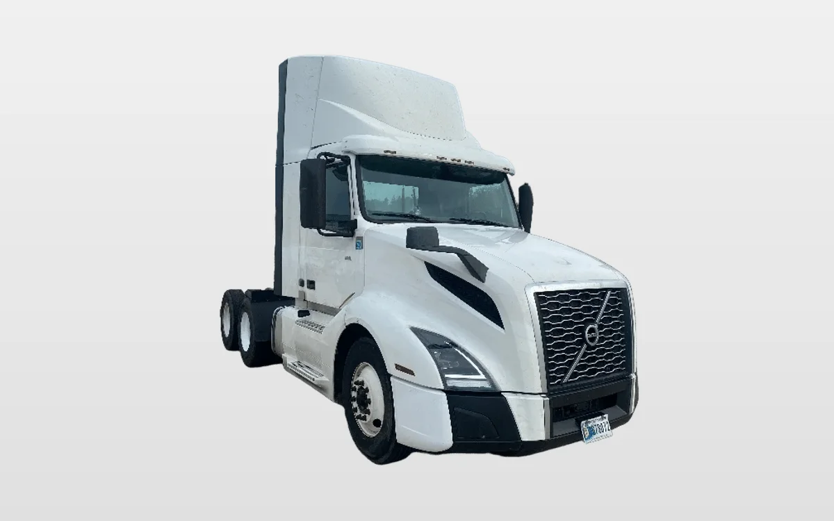 2020 Volvo - image 1