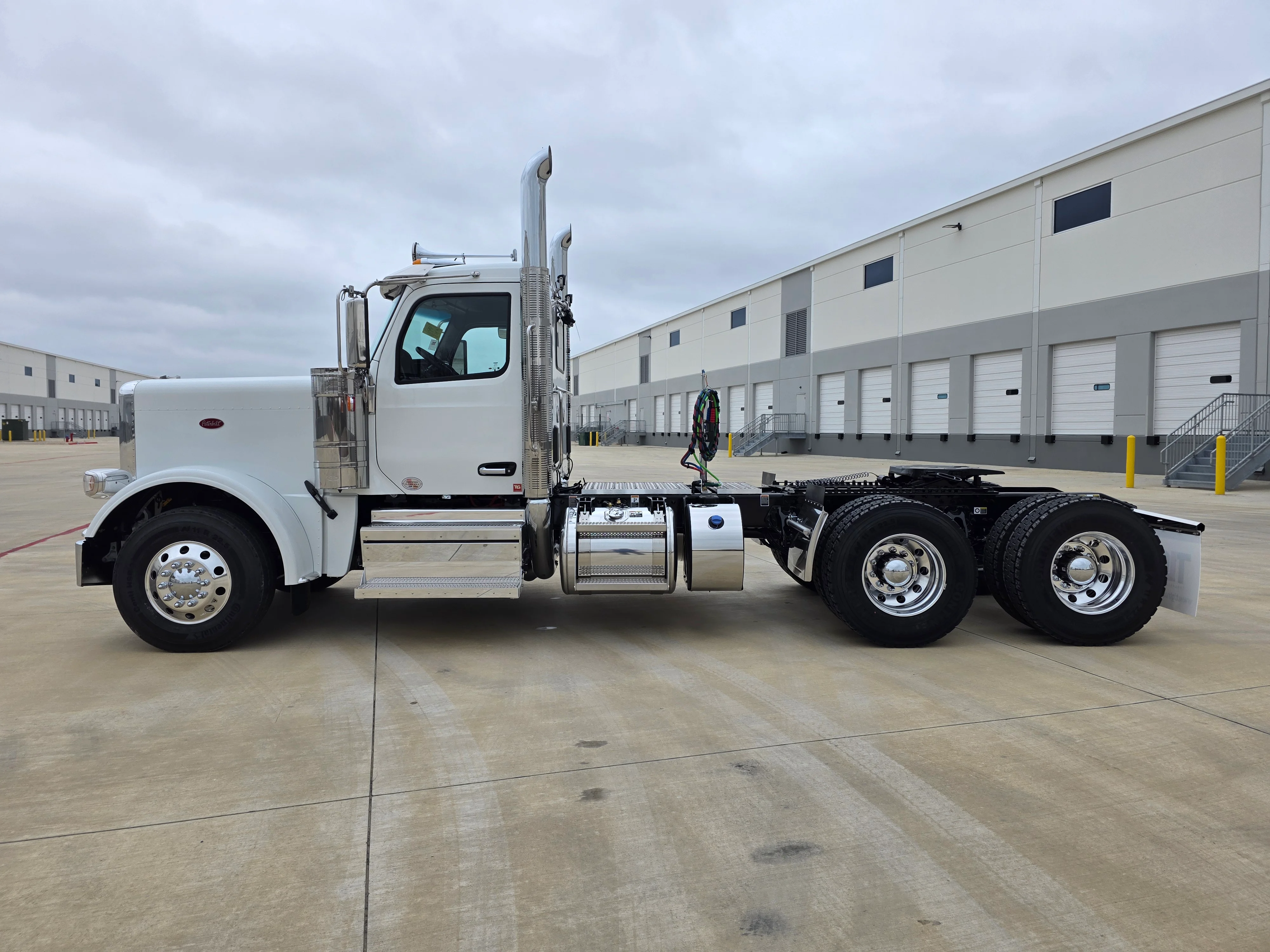 2027 Peterbilt 589 in O'fallon, MO — photo 2