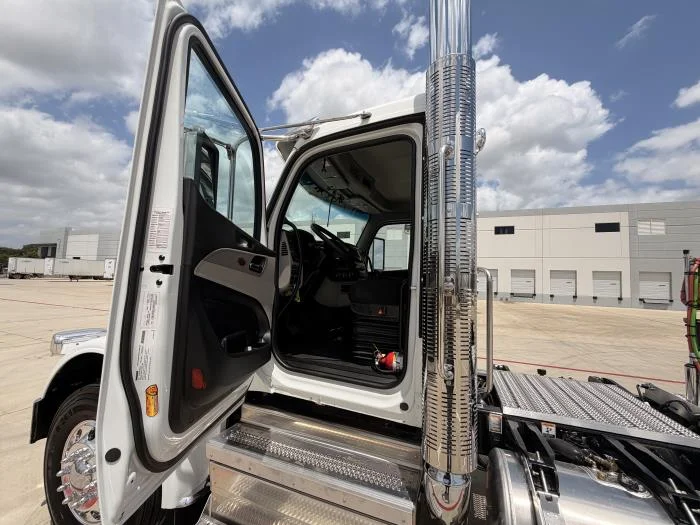 2027 Peterbilt 589 — photo 18