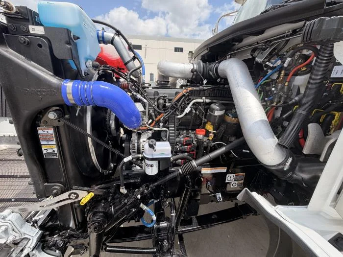 2027 Peterbilt 589 — photo 17